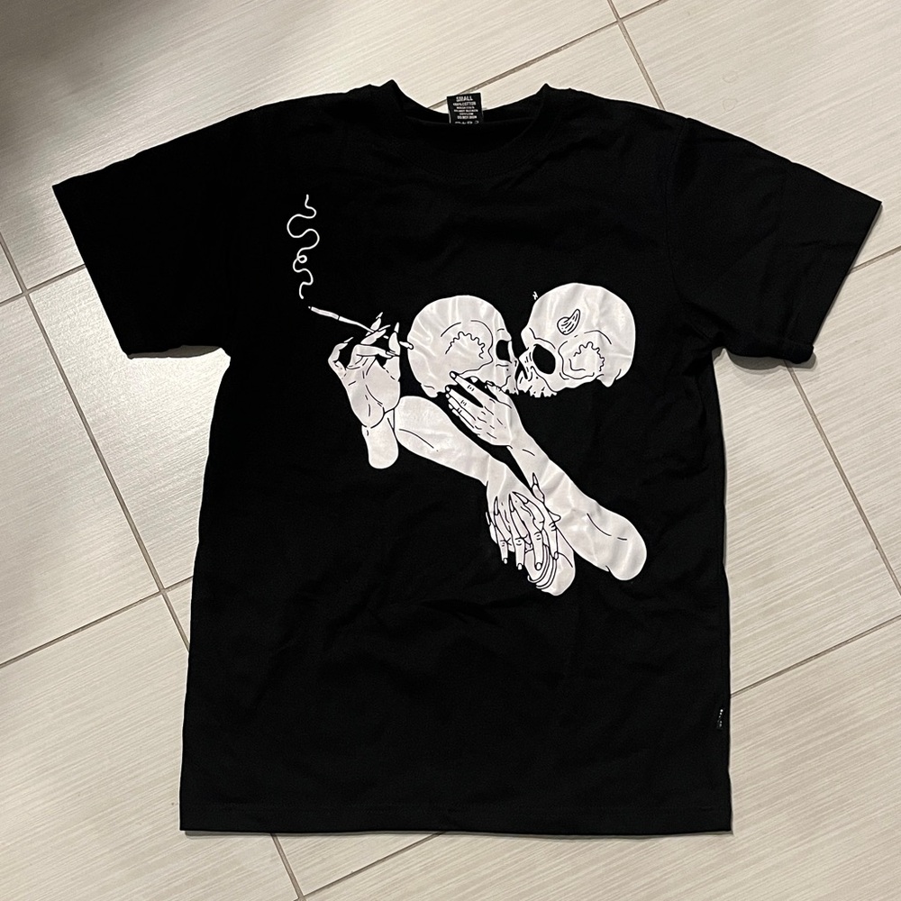 NWOT Smoking Skull Graphic Shirt Men’s Small - Dead Stock